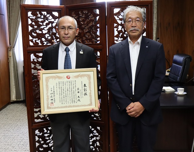 学長報告の様子（右：松下学長、左：荻田教授）
