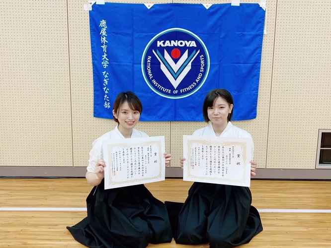 西日本学生なぎなた選手権で優勝した春山さんと上間さん