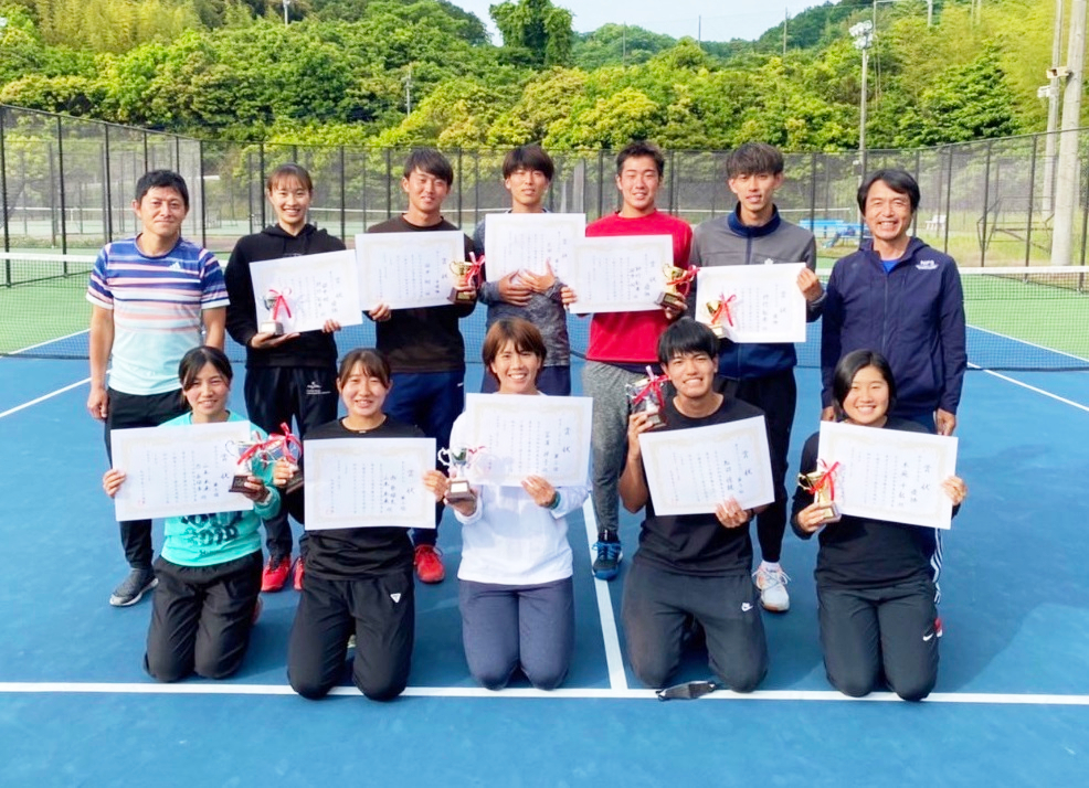 テニス部のみなさんの集合写真