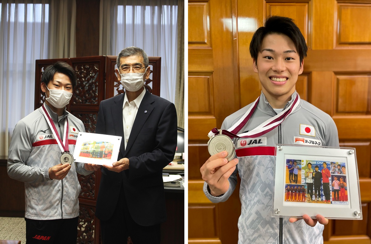 （左）長谷川さんへの記念品贈呈　（右）メダルと記念品を手にする長谷川さん