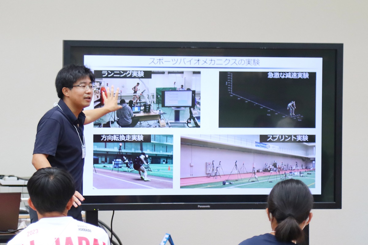 「スポーツ活動の3次元分析」コマの様子の写真